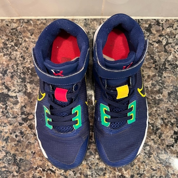 Nike Kids Kyrie Flytrap IV Shoes Blue Yellow Velcro Boys Girls Size 3Y Kids - Picture 4 of 9